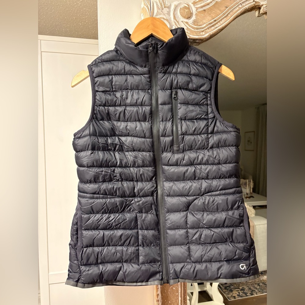 GAP Fit Black Women's lightweight vest